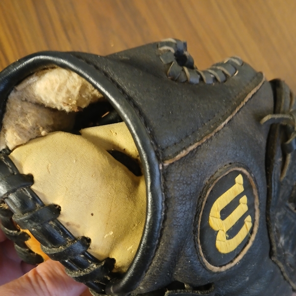 12-inch Wilson PRO A2498 baseball glove featuring Aztec leather - Picture 4 of 5